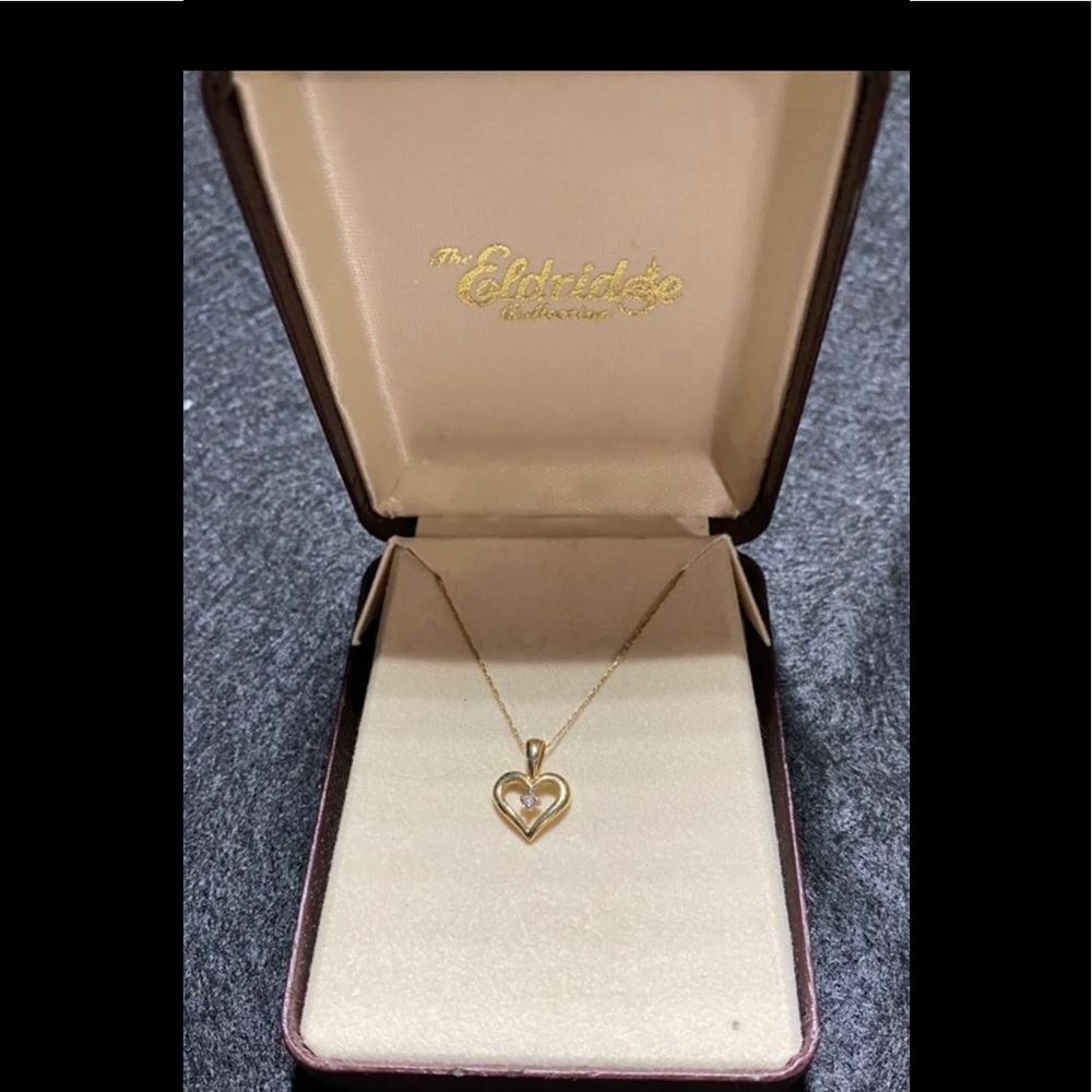 Heart necklace w diamond